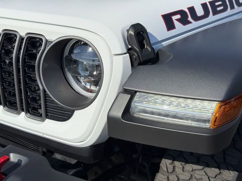 Used 2024 Jeep Wrangler Unlimited Rubicon w/ Technology Group AWD/4WD image 6
