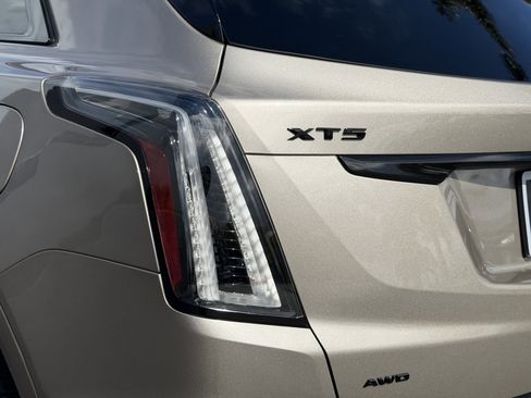 Certified 2022 Cadillac XT5 Sportv w/ Technology Package AWD/4WD image 9
