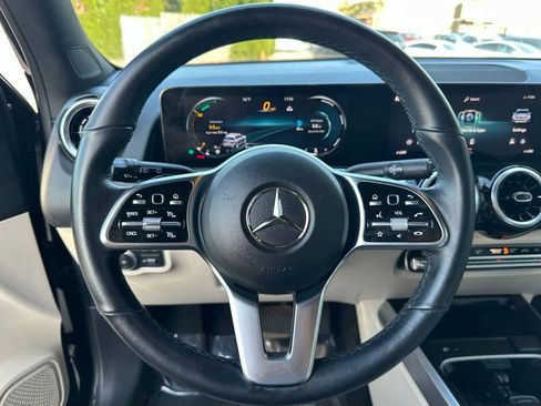 Used 2023 Mercedes-Benz GLB 250 4MATIC w/ Premium Package image 47