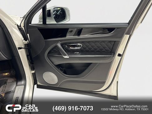 Used 2020 Bentley Bentayga AWD/4WD image 24
