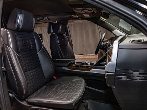 Used 2025 Cadillac Escalade Sport Platinum image 28