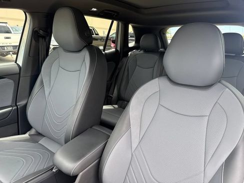 Used 2025 Volkswagen Tiguan SE R-Line AWD/4WD image 24