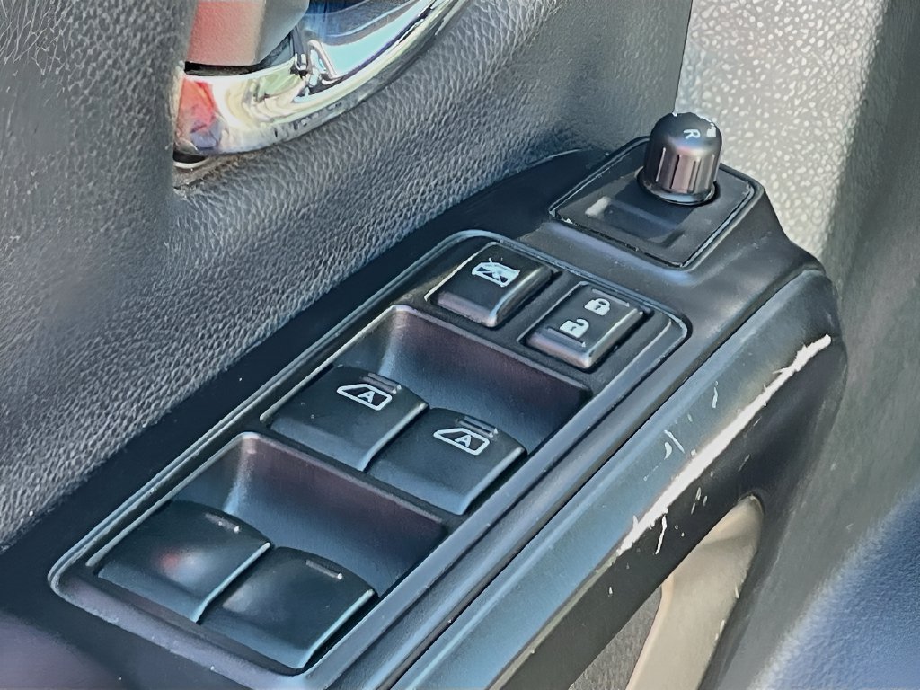 Used 2020 Nissan Titan PRO-4X w/ Pro-4x Convenience Package AWD/4WD image 18