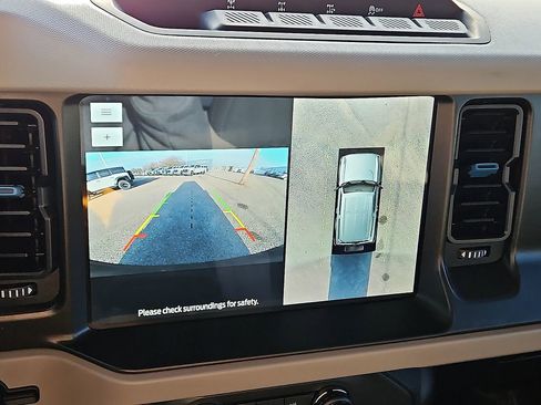 Used 2022 Ford Bronco Wildtrak image 16