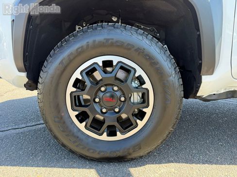 Used 2025 Toyota Tacoma TRD Off-Road image 11