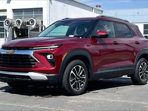 Used 2025 Chevrolet TrailBlazer LT w/ Driver Confidence Package image 7