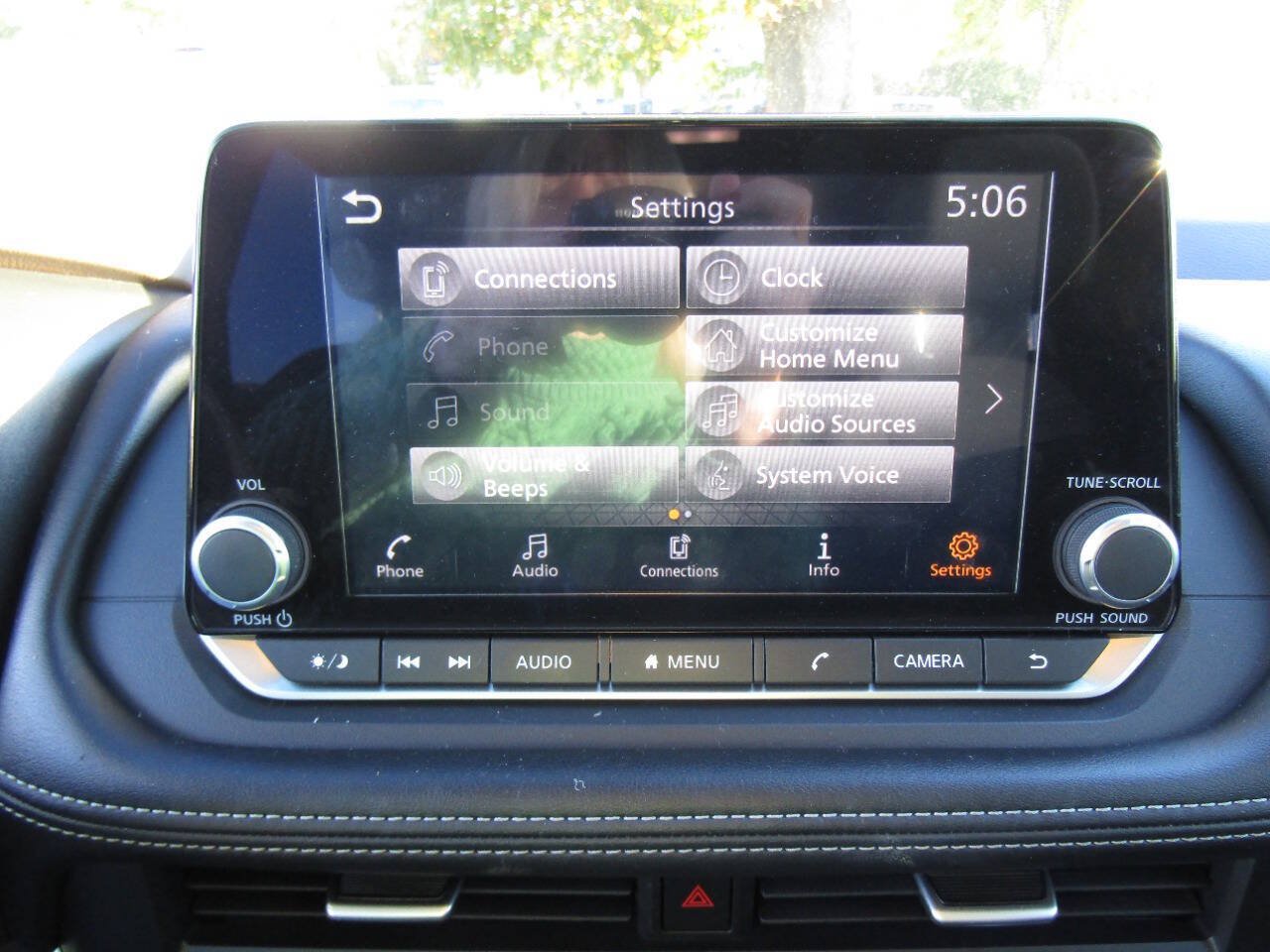 Used 2023 Nissan Rogue S AWD/4WD image 10