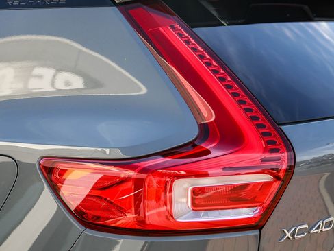 Used 2023 Volvo XC40 Recharge Plus image 8