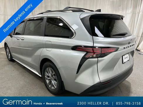 Used 2022 Toyota Sienna XLE image 7