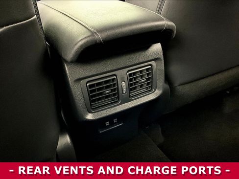 Used 2022 Toyota Venza Limited AWD/4WD image 10