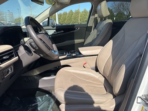 Used 2022 Lincoln Nautilus Reserve w/ Equipment Group 202A image 7