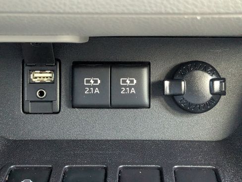 Used 2018 Toyota Highlander XLE image 33