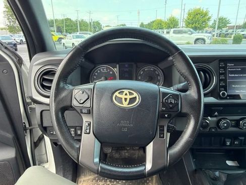 Used 2020 Toyota Tacoma TRD Off-Road AWD/4WD image 18