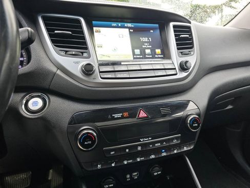 Used 2016 Hyundai Tucson Limited w/ Option Group 03 FWD image 16
