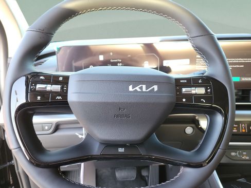 New 2027 Kia Carnival SX w/ Dark Edition Package FWD image 16
