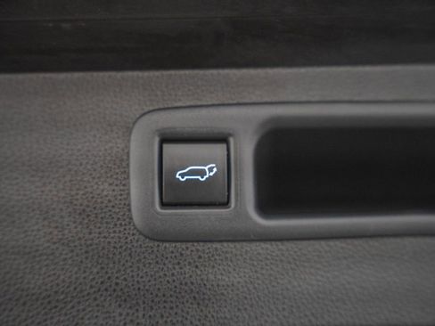 Used 2023 Toyota Highlander XSE AWD/4WD image 12
