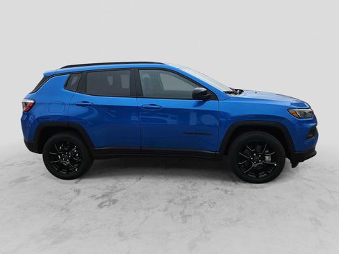 New 2026 Jeep Compass Latitude image 9