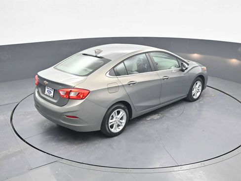 Used 2018 Chevrolet Cruze LT w/ Convenience Package image 32