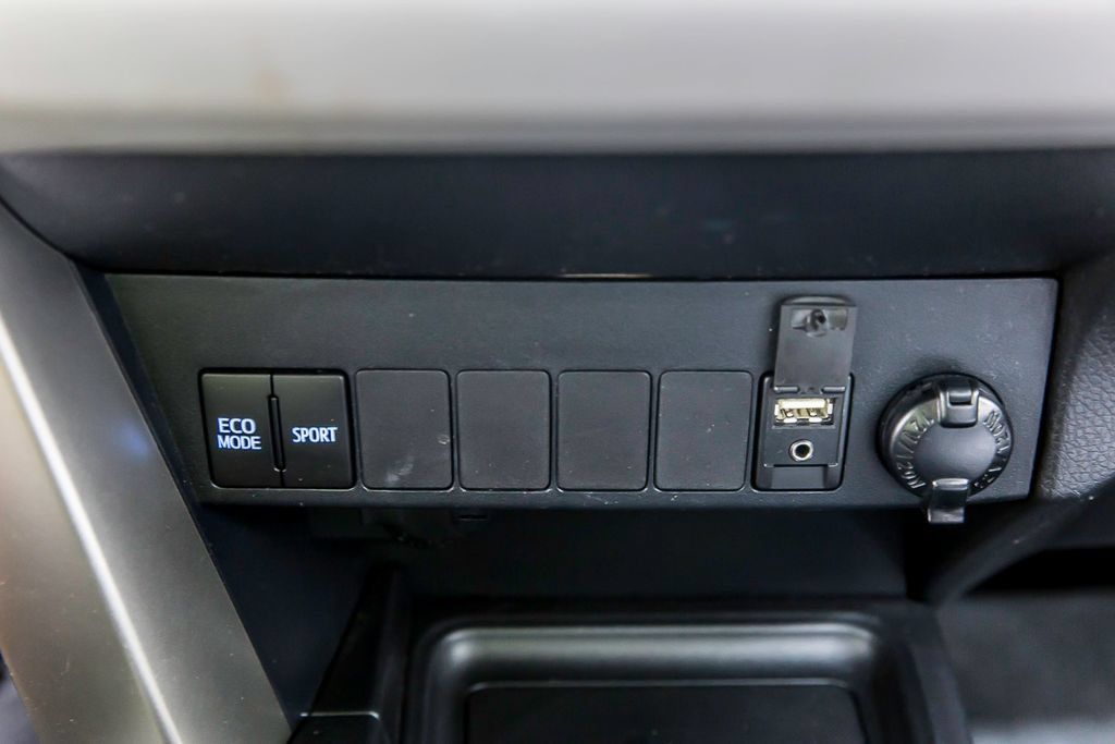 Used 2014 Toyota RAV4 LE FWD image 23