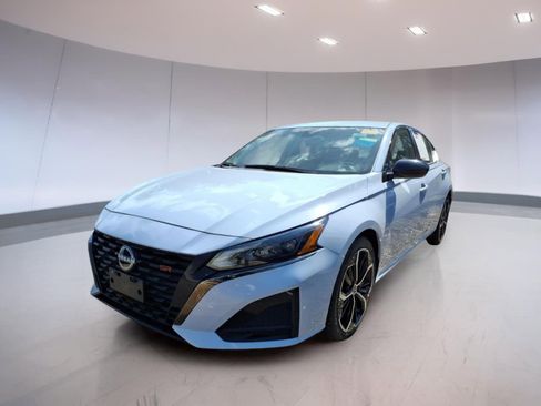 Used 2023 Nissan Altima 2.5 SR image 2