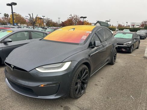 Used 2022 Tesla Model X Plaid image 3
