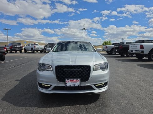 Used 2023 Chrysler 300 Touring L AWD/4WD image 2