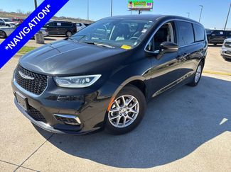 Used 2023 Chrysler Pacifica Touring-L video 1