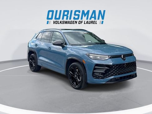 Used 2025 Volkswagen Tiguan SE R-Line AWD/4WD image 2