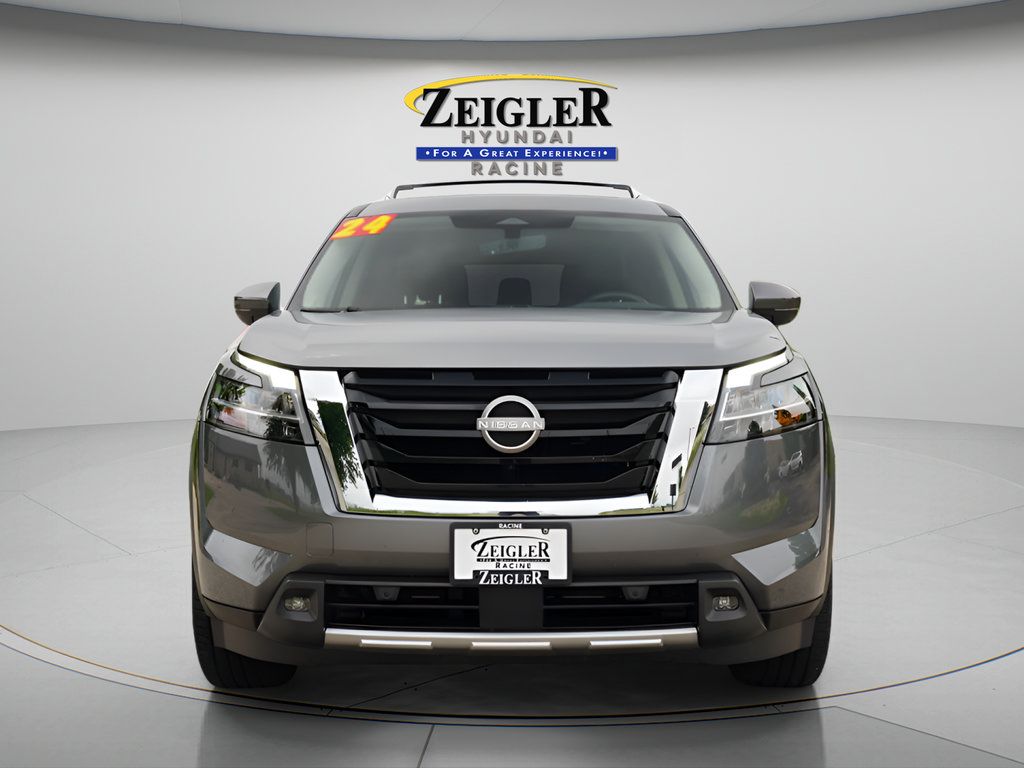 Used 2024 Nissan Pathfinder SL w/ SL Premium Package AWD/4WD image 2