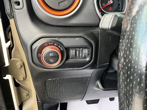 Used 2020 Jeep Gladiator Mojave w/ Cold Weather Group AWD/4WD image 16