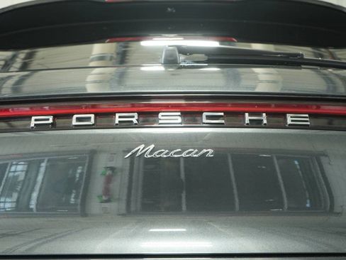 Used 2024 Porsche Macan image 37