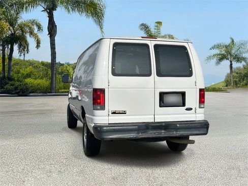 Used 2014 Ford E-250 and Econoline 250 image 4