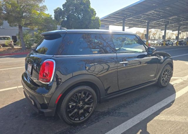 Used 2023 MINI Cooper 2-Door Hardtop FWD image 4