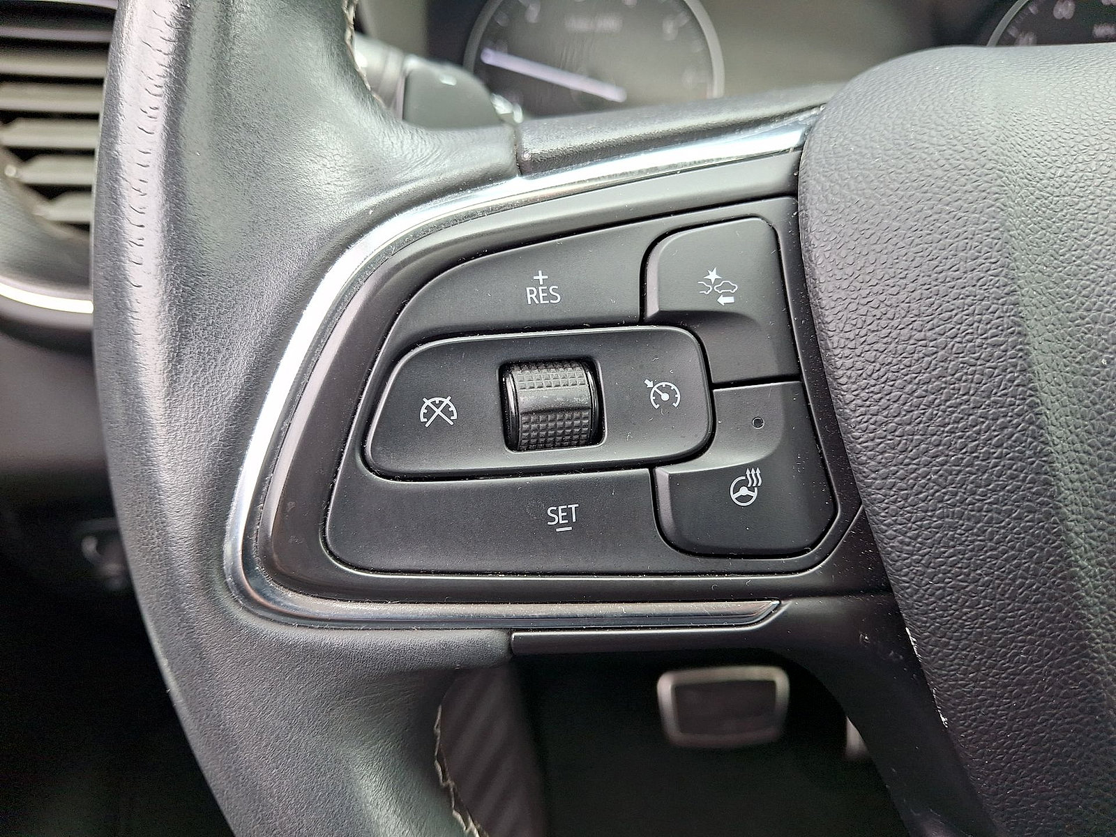 Used 2023 Buick Envision Essence w/ Sport Touring Package AWD/4WD image 17