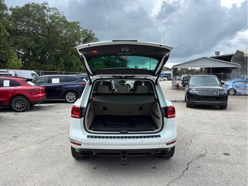 Used 2017 Volkswagen Touareg Sport AWD/4WD image 45