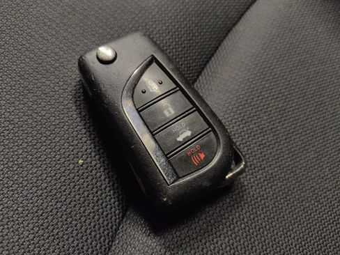 Used 2021 Toyota Corolla LE FWD image 32
