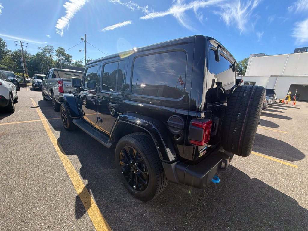 Used 2023 Jeep Wrangler Unlimited Sahara w/ Cold Weather Group AWD/4WD image 8