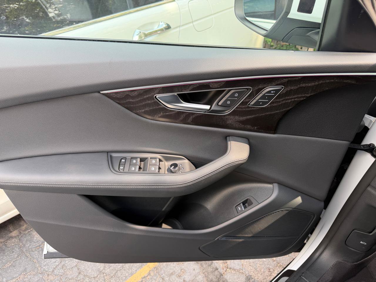 Used 2023 Audi Q8 Prestige w/ Prestige Package AWD/4WD image 19