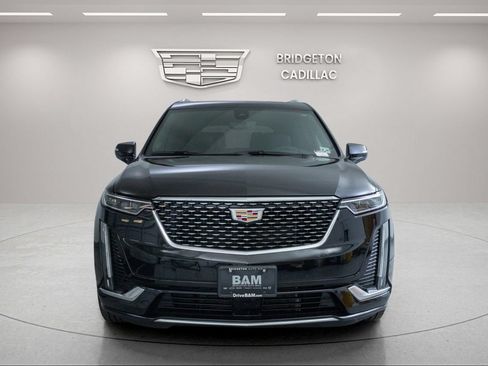 Used 2023 Cadillac XT6 Premium Luxury w/ Technology Package FWD image 2