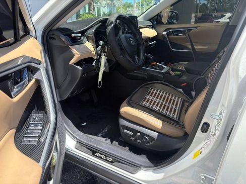 Used 2022 Toyota RAV4 XLE Premium FWD image 5