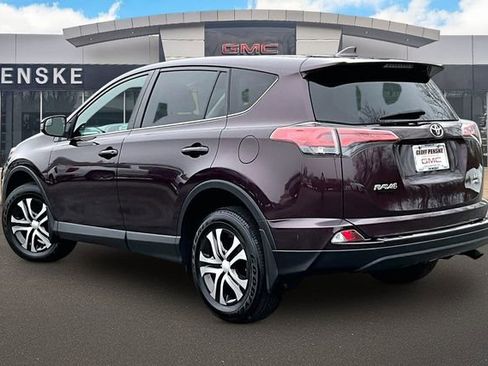 Used 2018 Toyota RAV4 LE w/ Carpet Mat Package image 12