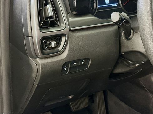 Used 2023 Kia Sorento LX image 17