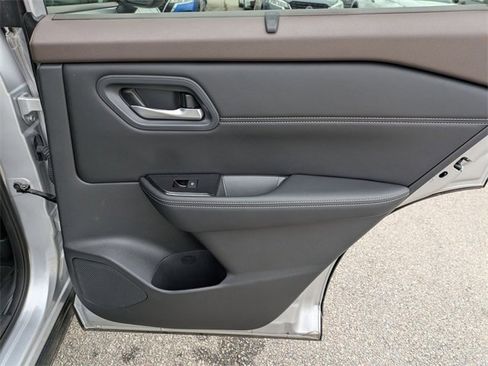 Used 2023 Nissan Rogue SV w/ SV Premium B Package image 35