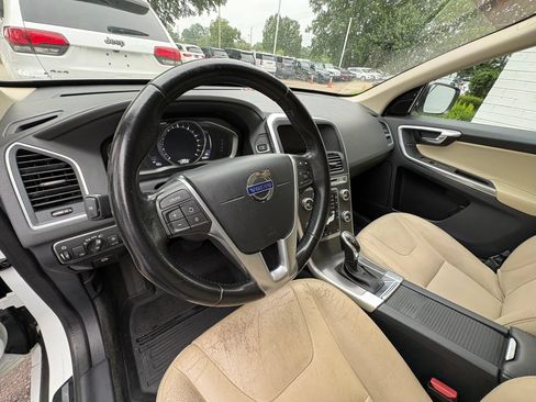 Used 2016 Volvo XC60 T6 w/ Proximity Package AWD/4WD image 32