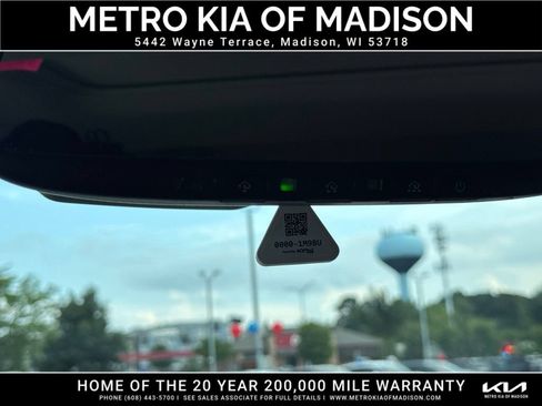 Used 2025 Toyota Sienna XLE AWD/4WD image 32