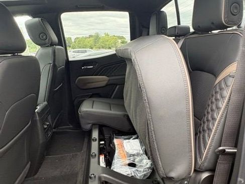 New 2026 GMC Canyon Denali w/ LPO, Denali Black Edition image 17
