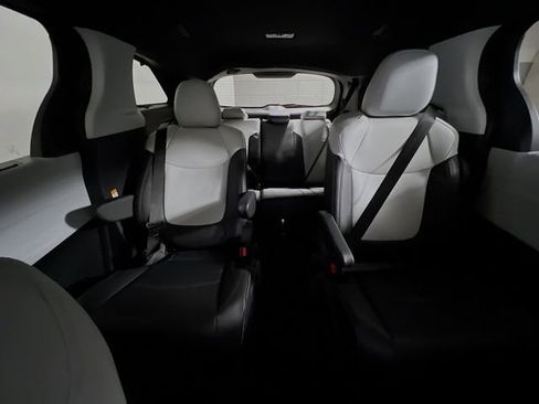 New 2026 Toyota Sienna XSE image 30