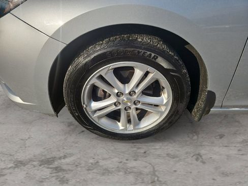 Used 2018 Chevrolet Cruze LT w/ Convenience Package image 9