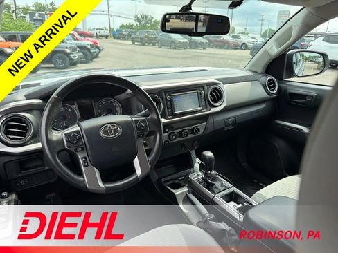 Used 2016 Toyota Tacoma SR5 w/ SR5 Appearance Package (SN) AWD/4WD image 9
