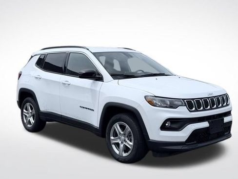 Certified 2024 Jeep Compass Latitude AWD/4WD image 5